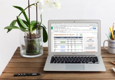 5 Reasons to Use a Spreadsheet to Manage Your Money and 3 Reasons Not To