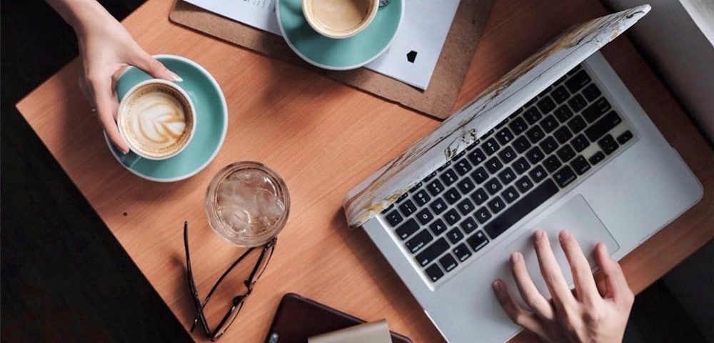 CoupleComputer laptop finances and coffee